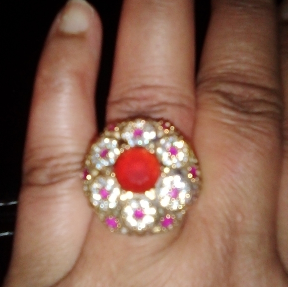 RED RUBY RING IN YELLOWGOLD - Picture 3 of 5